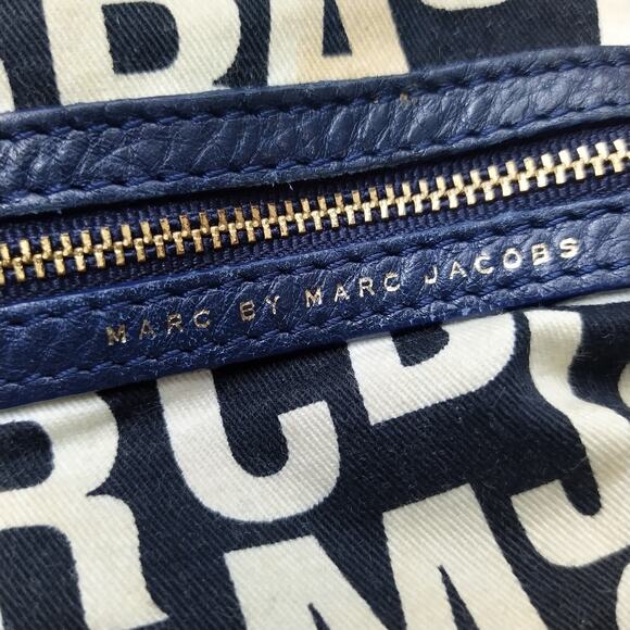 Marc Jacobs Natasha Blue Pebbled Leather Zipper Pocket Crossbody Bag - Picture 12 of 16